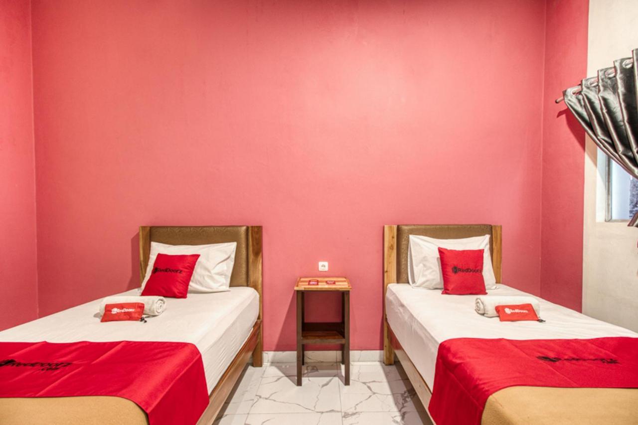 Reddoorz Plus @ Flory 3* Yogyakarta